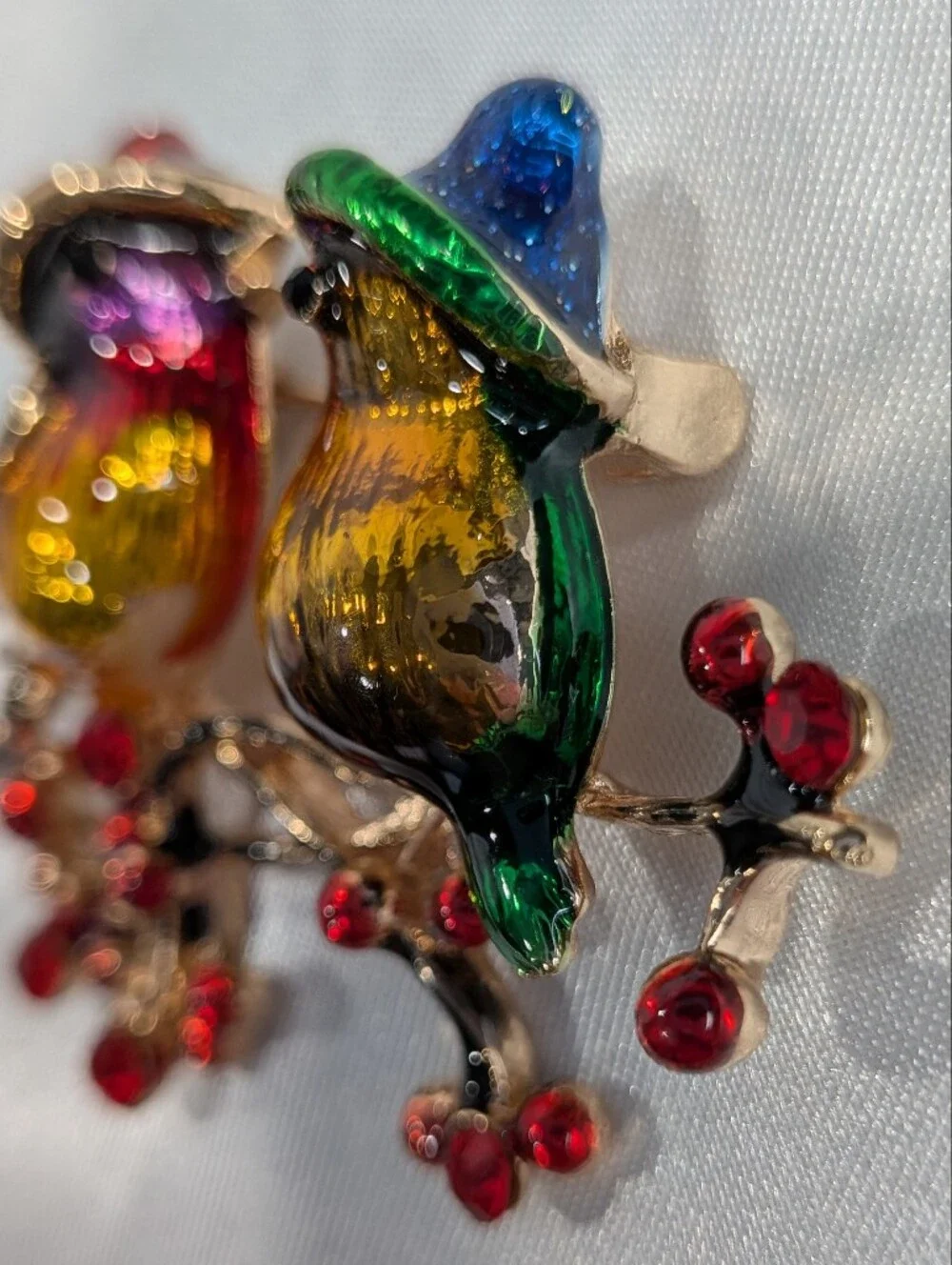 Enamel Lovebirds Branch Brooch Pin Red Rhinestone Berries Gold Tone Birds